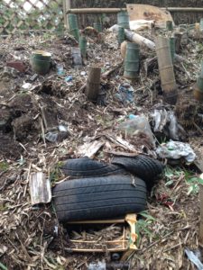 不法投棄のごみ