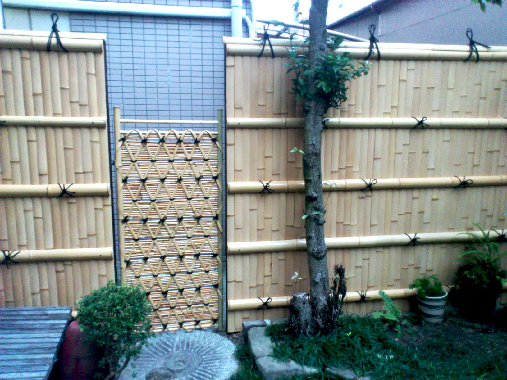 空間が明るくなる、晒竹建仁寺垣