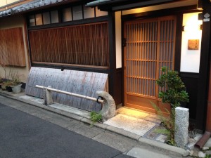 祇園　久楽様　犬やらいメンテナンス