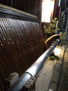 祇園　久楽様　犬やらいメンテナンス