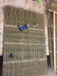 枝穂垣製作中