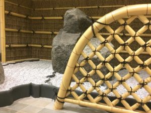 竹枝穂垣と光悦寺垣　アメリカアンダーソン庭園に設置しました。