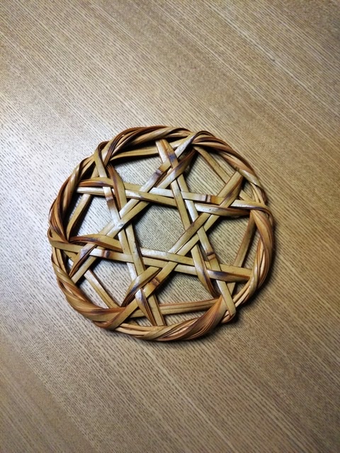 竹編みの鍋敷き