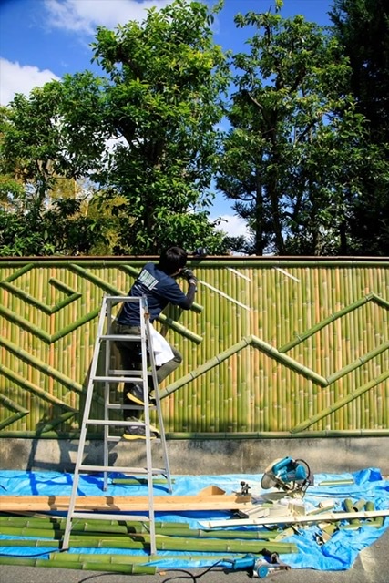 新しいスタイルの竹垣を作る長岡銘竹株式会社