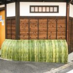 青竹の犬矢来（駒寄せ）